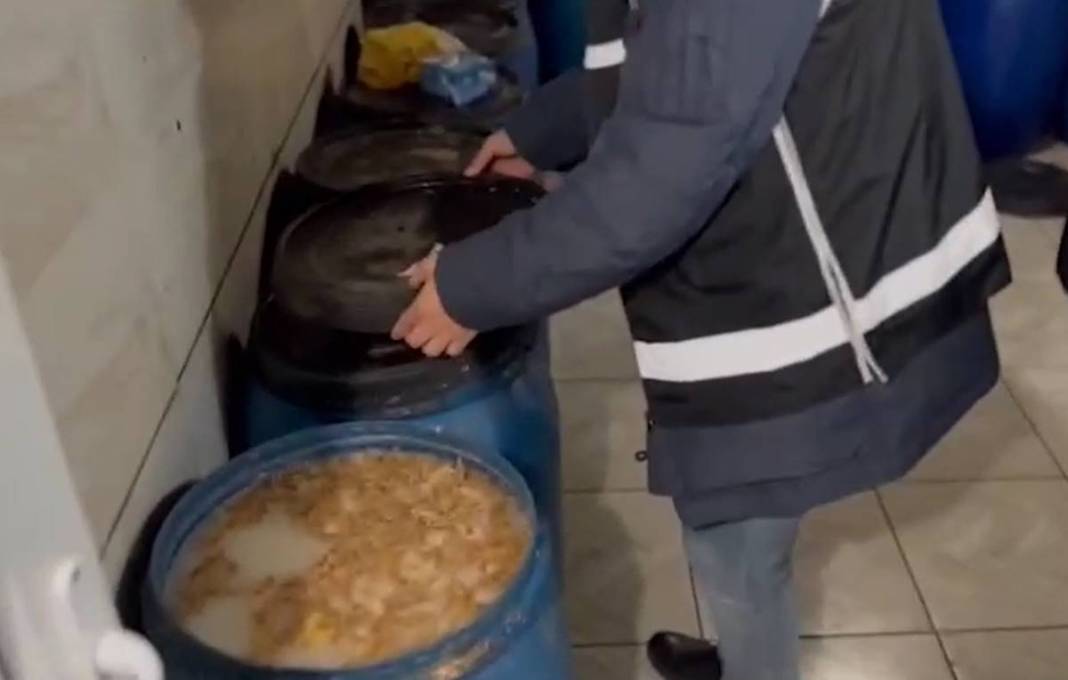 İhbara giden polis şoke oldu: Onlarca varile sığdırmışlar! İlginç manzaraya soruşturma başlatıldı 5